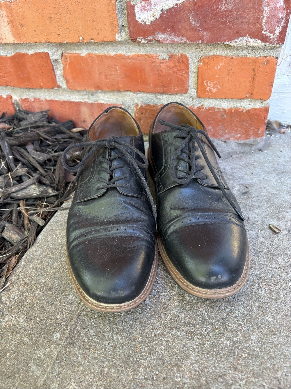 Nunn Bush Black Leather Cap-Toe Derby Shoes with Brown Welt